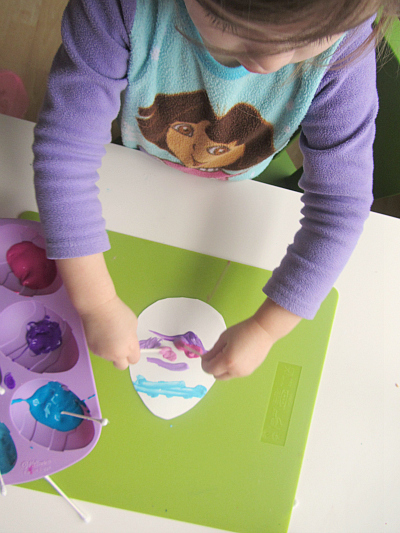 qtip Easter egg craft for toddlers