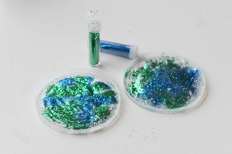 glue and glitter earth day craft for kids