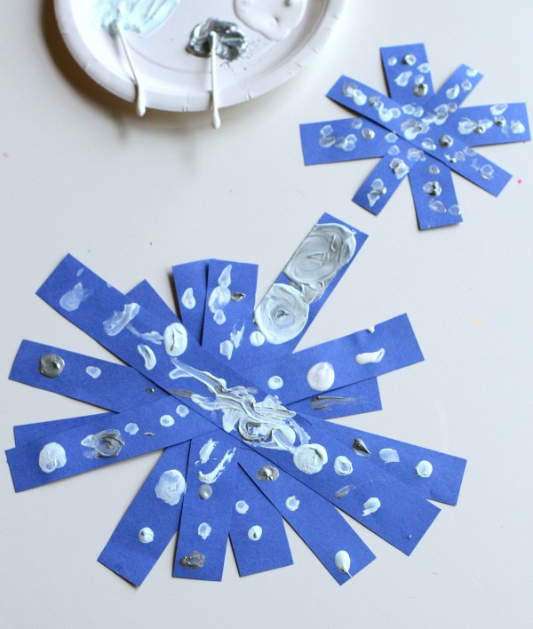q-tip painted snowflake craft for preschool art project