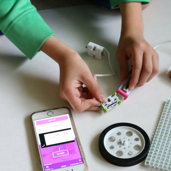 best-holiday-toy-littlebits-gizmos-gadgets-kit-for-young-inventors